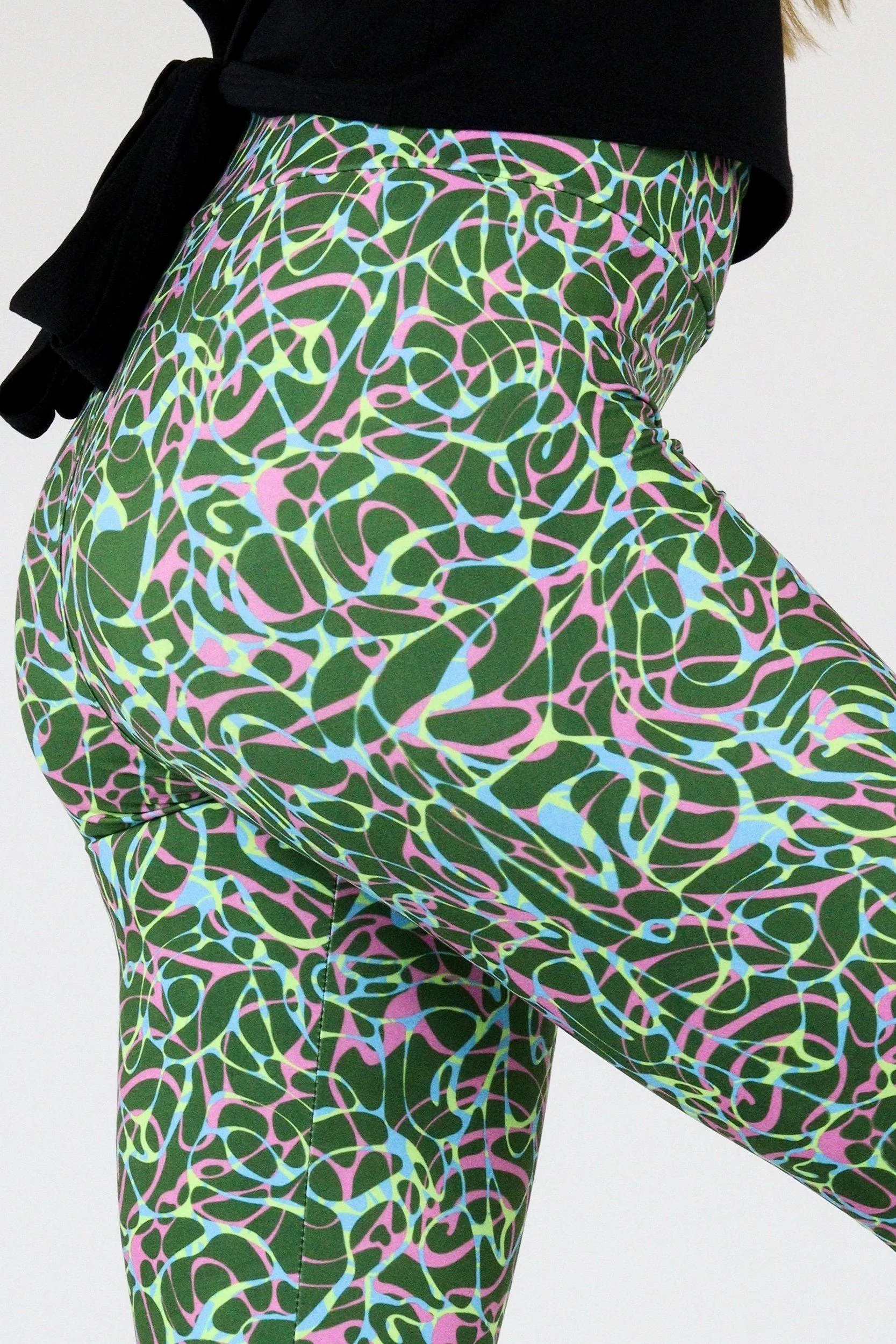 Pauli Pattern - Casual Capri Leggings
